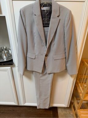Kasper Women’s Seersucker Suit — Two-Piece Women's Suit